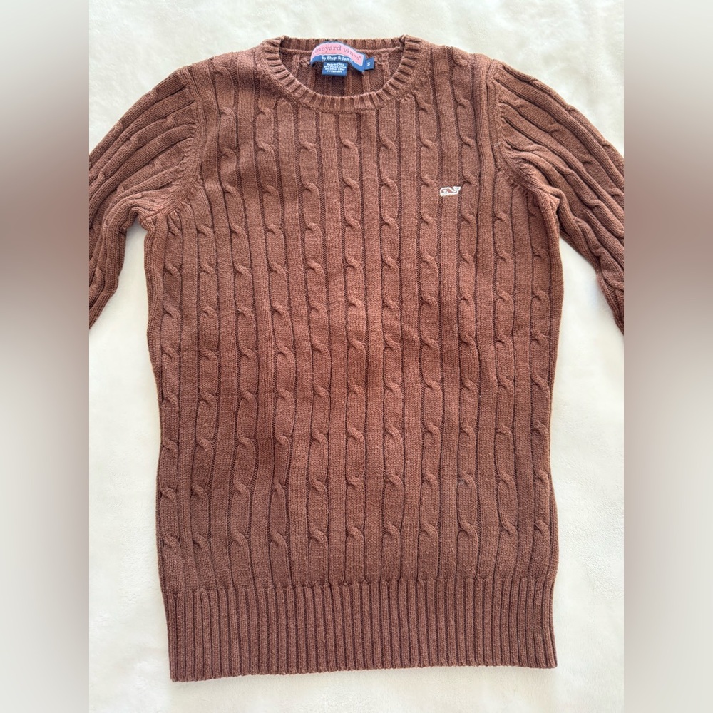 Vineyard Vines Brown Cable Knit Sweater 
Size Small 
Like New
Warm for Winter!
